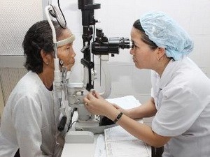 Australia organization supports eye care in Thua Thien – Hue  - ảnh 1